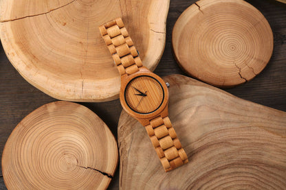 Same style as Kawano's all-bamboo men's quartz watches. Made of naturally carbonized bamboo. These watches are a hot seller in Japan and are available as cross-border sourcing products